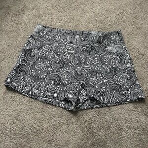 Women's Express Black White Paisley Pleated Tailored Cuffed Dress Short Shorts 6